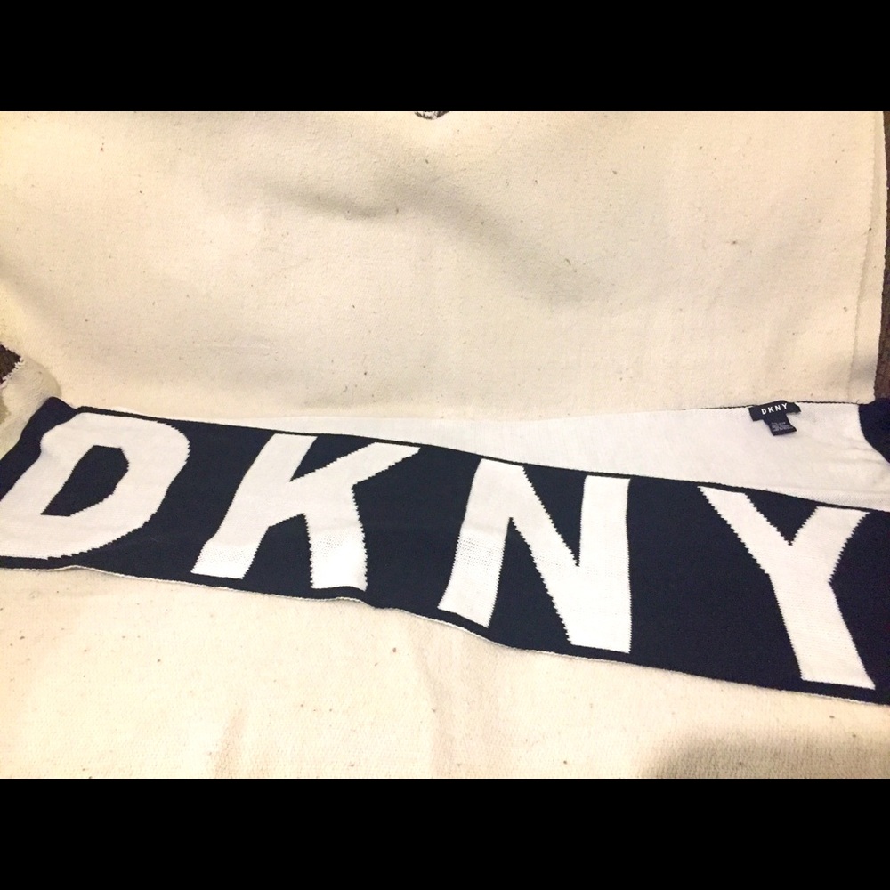 DKNY DOUBLE SIDED SCARF !!